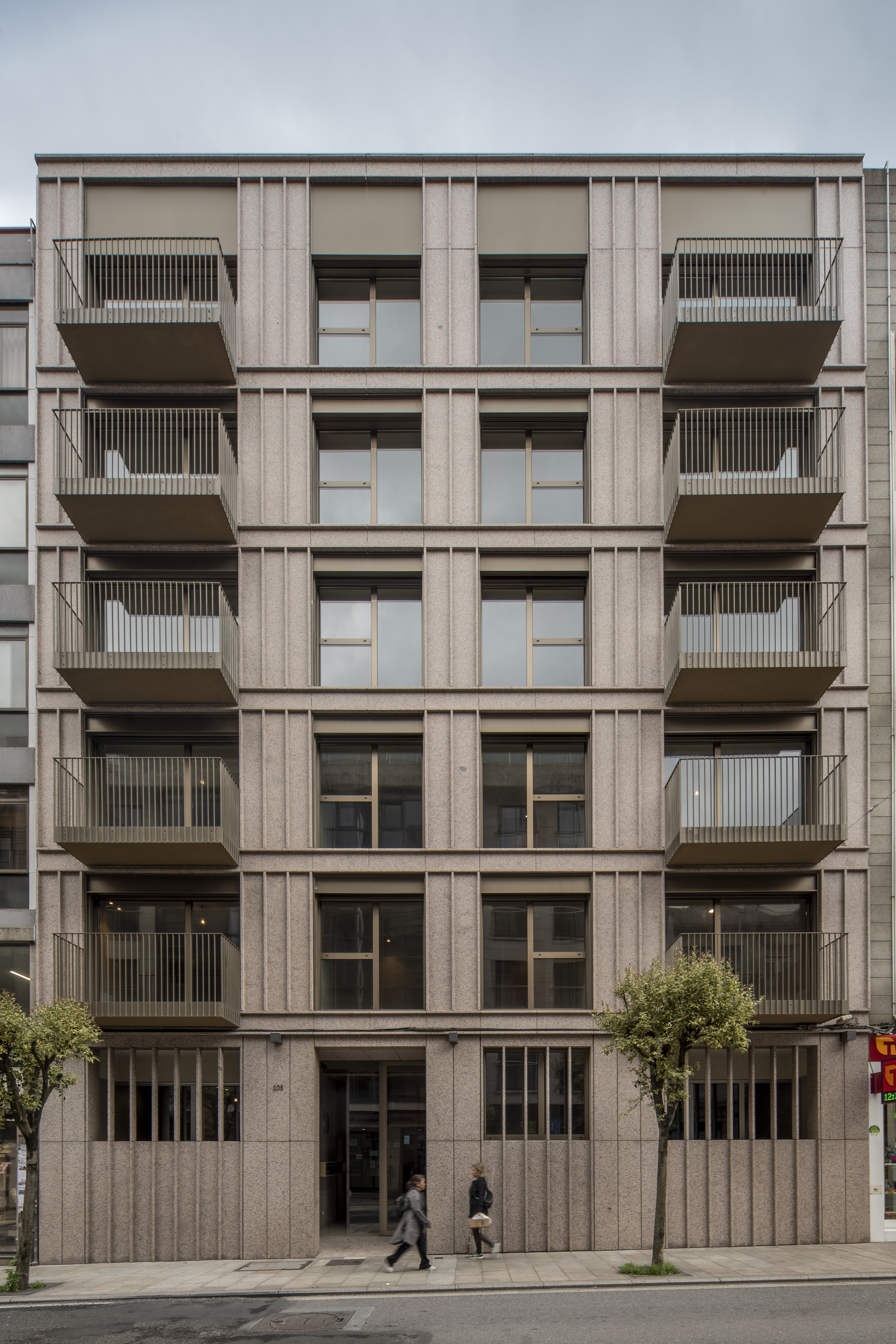 Detalle arquitectónico Sanjurjo Badía 105